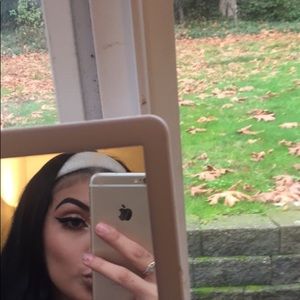 Meet your Posher, Maya